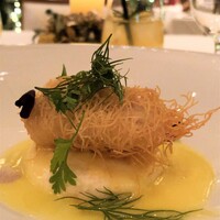 THE FUNATSUYA - ふぐのカダイフ巻き　帆立とズワイガニのムース　ソーテルヌソース