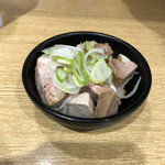 横浜家系ラーメン 蓮 - おつまみのチャーシュー