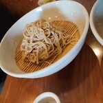 Kurofune Soba - 十割ざる蕎麦（990円）付属の塩を使うと蕎麦の味が締まります