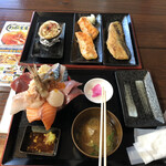 魚金食堂 - うおきん海鮮丼、本日の西京焼き(シャケ)、ハラス焼き、ホッキバター焼