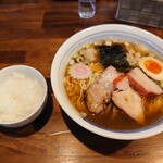 麺屋 悠 - 年越し特製そば（醤油:700円）とライス