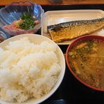 Umai Dokoro - ご飯中、豚汁、鯖塩焼き、ネギトロ、塩辛