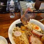麺屋 悠 - 2種類のチャーシューは、増量された。