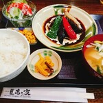 Ajitei Hana No Ya - 牛ホホ肉赤ワイン味噌煮定食(￥1400)。豪華なラインナップ。