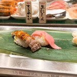 寿司 魚がし日本一 - シャコと大トロ。