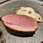 igora - 北海道 スノーホワイトチェリバレー（鴨）の胸肉の炭火焼き 佐賀の蓮根のバターソテー 赤ワインとツヴァイのソース