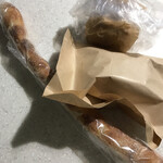 ぱん屋 ニレカゼ - 長いのはマカダミア
                                2つの袋の中身は スコーン（2種）