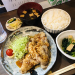 家庭料理居酒屋 よってって - ♪豚肉のユーリーチン定食¥500