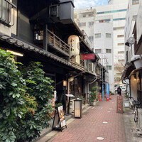 炭焼きうなぎ・かしわ 登河 - 矢場町のパルコを望む町家通り