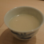 すし処 めくみ - 蟹出汁だけで作った粥。まずはこれを頂き胃を温めます。