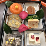 赤坂 菊乃井 - 昼懐石１３３１０円。八寸。小川唐墨、サーモンで作った椿寿司が、私の好みにピッタリです（╹◡╹）（╹◡╹）