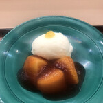 赤坂 菊乃井 - 昼懐石１３３１０円。柚子ソルベ 柿。しっかりと柚子の酸味があるソルベと、柿、紅茶ゼリーを合わせたものです。美味しかったですが、甘さに欠けていました。。