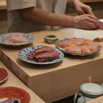 すし処 めくみ - 鰤かま、鰹、甘海老…握りに使用するタネ。握りの写真はNG