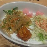 Ham Bi Je - ヤンニョムチキンサラダ他