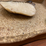 いしまる - 味噌たまりに漬けた鰆は皮目パリッと身はしっっっとり　味も濃すぎる事なく鰆の旨味をただただ増幅する仕事っぷり