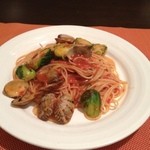 カーサ カルマ - 芽キャベツとアサリのトマトソーススパ