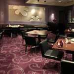 ラ ターブル ドゥ ジョエル・ロブション - 店内のテーブル席の風景です