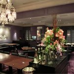 ラ ターブル ドゥ ジョエル・ロブション - 店内のテーブル席の風景です