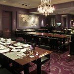 ラ ターブル ドゥ ジョエル・ロブション - 店内のテーブル席の風景です