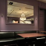 ラ ターブル ドゥ ジョエル・ロブション - 店内のテーブル席の風景です