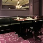 ラ ターブル ドゥ ジョエル・ロブション - 店内のテーブル席の風景です