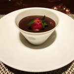 ラ ターブル ドゥ ジョエル・ロブション - 特別メニュー 10000円 のショコラ グアナジャのエスプーマで覆った赤い果実とソルベ