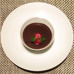 ラ ターブル ドゥ ジョエル・ロブション - 特別メニュー 10000円 のショコラ グアナジャのエスプーマで覆った赤い果実とソルベ