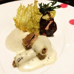 ラ ターブル ドゥ ジョエル・ロブション - 特別メニュー 10000円 の【4皿目】国産牛頬肉 赤ワインでゆっくりブレゼにし　秋トリュフの香るシャンピニオンデュクセルをマカロニに詰めて