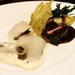 ラ ターブル ドゥ ジョエル・ロブション - 特別メニュー 10000円 の【4皿目】国産牛頬肉 赤ワインでゆっくりブレゼにし　秋トリュフの香るシャンピニオンデュクセルをマカロニに詰めて
