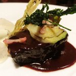 ラ ターブル ドゥ ジョエル・ロブション - 特別メニュー 10000円 の【4皿目】国産牛頬肉 赤ワインでゆっくりブレゼにし　秋トリュフの香るシャンピニオンデュクセルをマカロニに詰めて