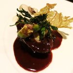 ラ ターブル ドゥ ジョエル・ロブション - 特別メニュー 10000円 の【4皿目】国産牛頬肉 赤ワインでゆっくりブレゼにし　秋トリュフの香るシャンピニオンデュクセルをマカロニに詰めて