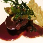 ラ ターブル ドゥ ジョエル・ロブション - 特別メニュー 10000円 の【4皿目】国産牛頬肉 赤ワインでゆっくりブレゼにし　秋トリュフの香るシャンピニオンデュクセルをマカロニに詰めて