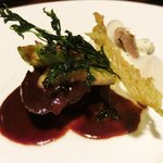 ラ ターブル ドゥ ジョエル・ロブション - 特別メニュー 10000円 の【4皿目】国産牛頬肉 赤ワインでゆっくりブレゼにし　秋トリュフの香るシャンピニオンデュクセルをマカロニに詰めて