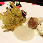 ラ ターブル ドゥ ジョエル・ロブション - 特別メニュー 10000円 の【4皿目】国産牛頬肉 赤ワインでゆっくりブレゼにし　秋トリュフの香るシャンピニオンデュクセルをマカロニに詰めて