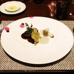 ラ ターブル ドゥ ジョエル・ロブション - 特別メニュー 10000円 の【4皿目】国産牛頬肉 赤ワインでゆっくりブレゼにし　秋トリュフの香るシャンピニオンデュクセルをマカロニに詰めて