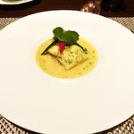 ラ ターブル ドゥ ジョエル・ロブション - 特別メニュー 10000円 の【3皿目】真鯛 海藻バターを塗りしっとりと蒸し焼きにし、サフランの香るコック貝のナージュ フヌイユのコンフィーと共に