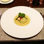 ラ ターブル ドゥ ジョエル・ロブション - 特別メニュー 10000円 の【3皿目】真鯛 海藻バターを塗りしっとりと蒸し焼きにし、サフランの香るコック貝のナージュ フヌイユのコンフィーと共に