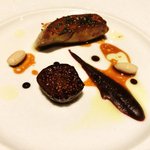 ラ ターブル ドゥ ジョエル・ロブション - 特別メニュー 10000円 の【2皿目】フランス産鴨のフォワグラのポワレ ルビーポルト酒風味パンデピスのコンディモンと無花果のコンビネーション