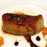 特別メニュー 10000円 の【2皿目】フランス産鴨のフォワグラのポワレ ルビーポルト酒風味パンデピスのコンディモンと無花果のコンビネーション