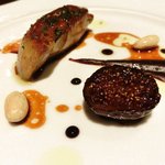 ラ ターブル ドゥ ジョエル・ロブション - 特別メニュー 10000円 の【2皿目】フランス産鴨のフォワグラのポワレ ルビーポルト酒風味パンデピスのコンディモンと無花果のコンビネーション