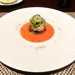 ラ ターブル ドゥ ジョエル・ロブション - 特別メニュー 10000円 の【1皿目】ズワイ蟹のエフィロシェ  林檎とアボカドを共に合わせ、フルーツトマトのクーリーに乗せて