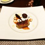 ラ ターブル ドゥ ジョエル・ロブション - 特別メニュー 10000円 の【2皿目】フランス産鴨のフォワグラのポワレ ルビーポルト酒風味パンデピスのコンディモンと無花果のコンビネーション