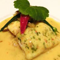 ラ ターブル ドゥ ジョエル・ロブション - 特別メニュー 10000円 の【3皿目】真鯛 海藻バターを塗りしっとりと蒸し焼きにし、サフランの香るコック貝のナージュ フヌイユのコンフィーと共に