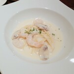 カフェ セキミヤ - パスタ：海老とマッシュルームのポテトクリームパスタ
