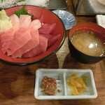 馬鹿貝 - 天然マグロ丼