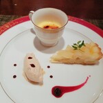 カフェ セキミヤ - デザート：ナッツのアイス、リンゴのタルト、クレームブリュレ