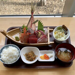 伊豆の漁師バル おためし屋 - 舟盛り定食 ¥1,200
