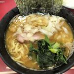 ラーメン 杉田家 - 再訪問 2021/12 ラーメン(並) 玉ねぎ ライス (940円)