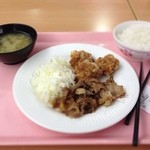 北大生協の食堂 工学部食堂 - 腹ごしらえ。戦ができなくなってきたので。

今日は鳥の唐揚げと豚の生姜焼きの盛り合わせ。

ボリューミーで味濃いめなので、私は割りと好き。