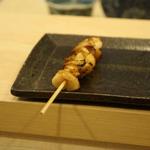 鮨處やまだ - ミル貝とホッキ貝の紐を焼いた串物は旨味があって美味しい